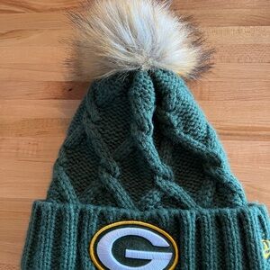 New Era Green Bay Packer Cable Knit Beanie with Pom-Pom